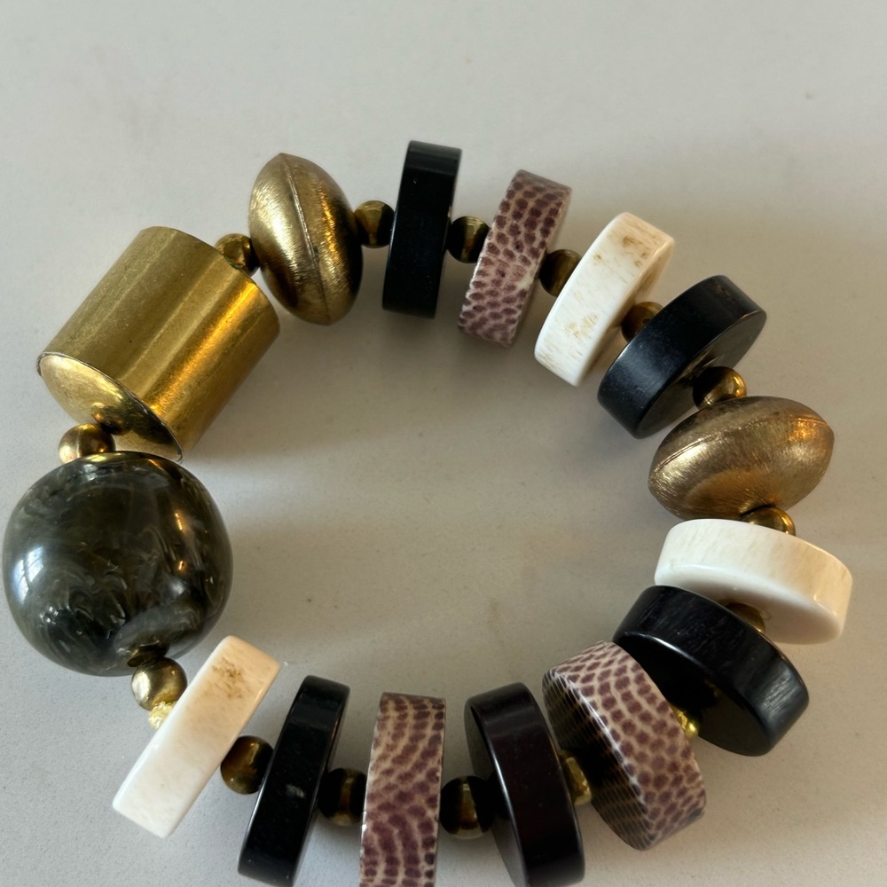 Contemporary Stretch Bracelet from London,UK. New unused. Metal,resin, brass.